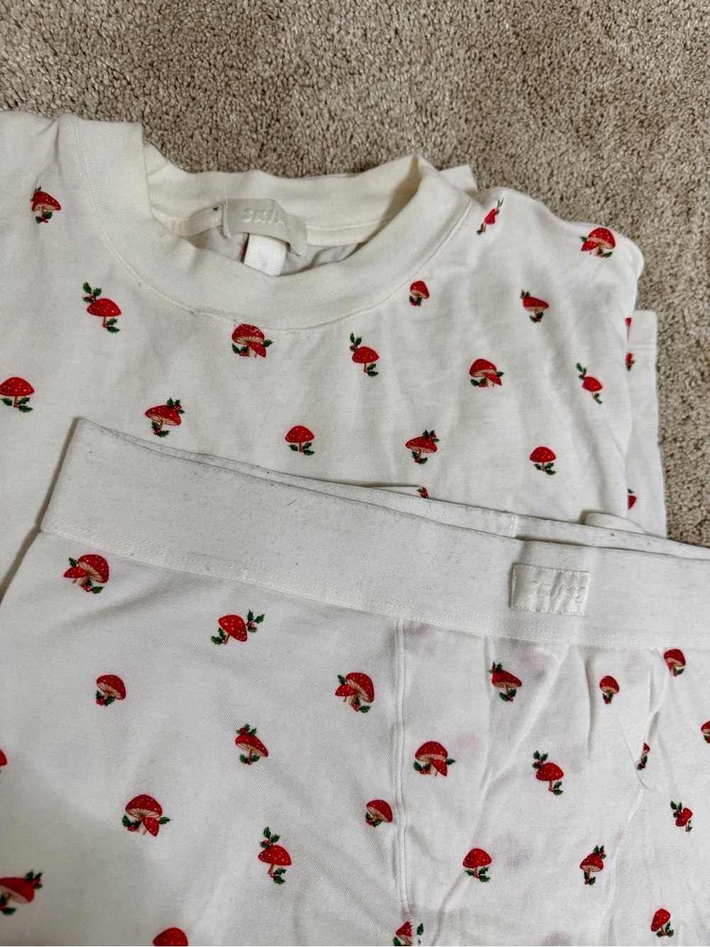 Skims mushroom print long-sleeve top & boxer short pajama set - Picture 4 of 7